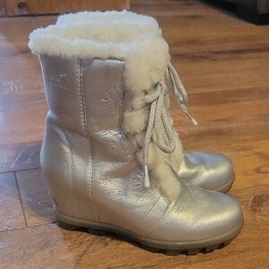 Women's sz 8 Sorel Disney Elsa Joan Of Arctic silver wedge boots